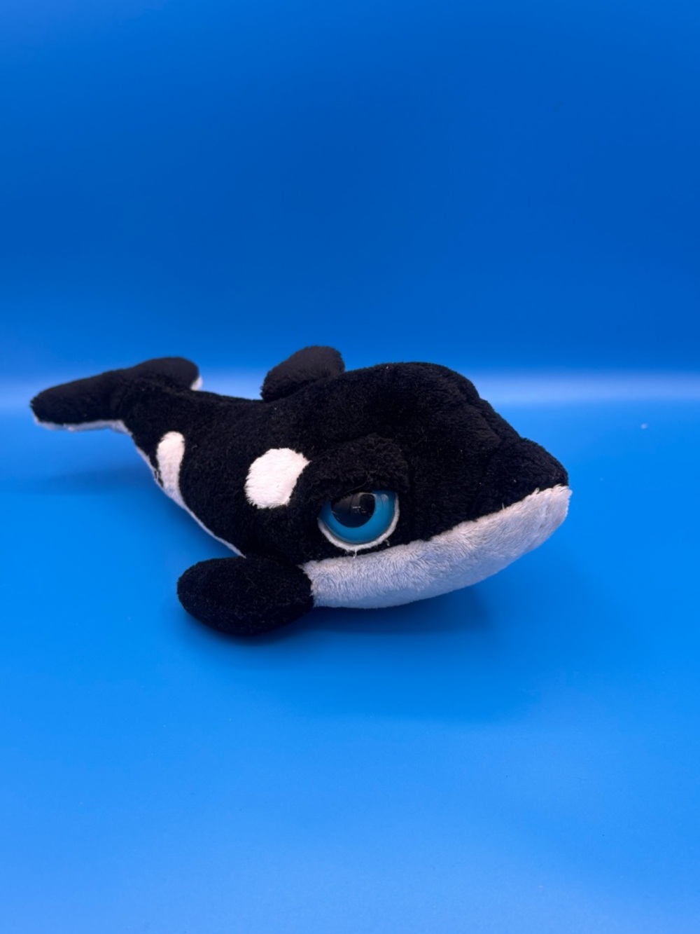 Vintage Russ Berrie Murdoc Killer Whale Orca Plush Stuffed Animal Toy Blue Eyes